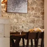 House Ston *