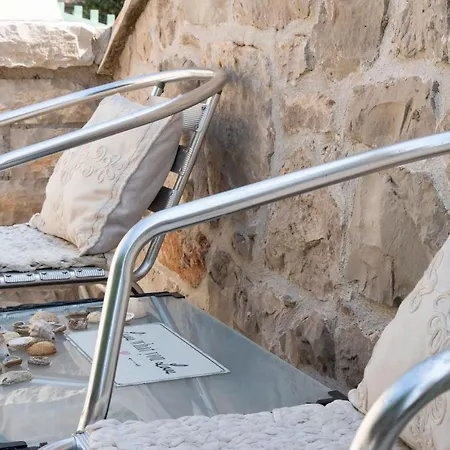 House Ston بيت للعطل