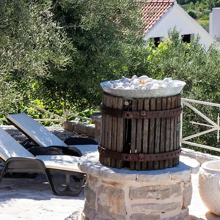 House Ston بيت للعطل