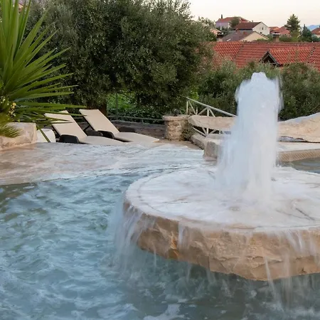 House Ston بيت للعطل