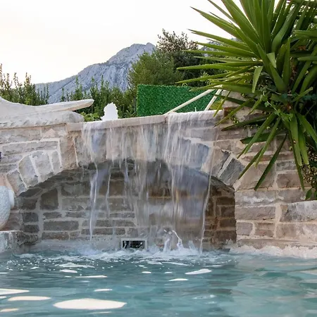 بيت للعطل House Ston